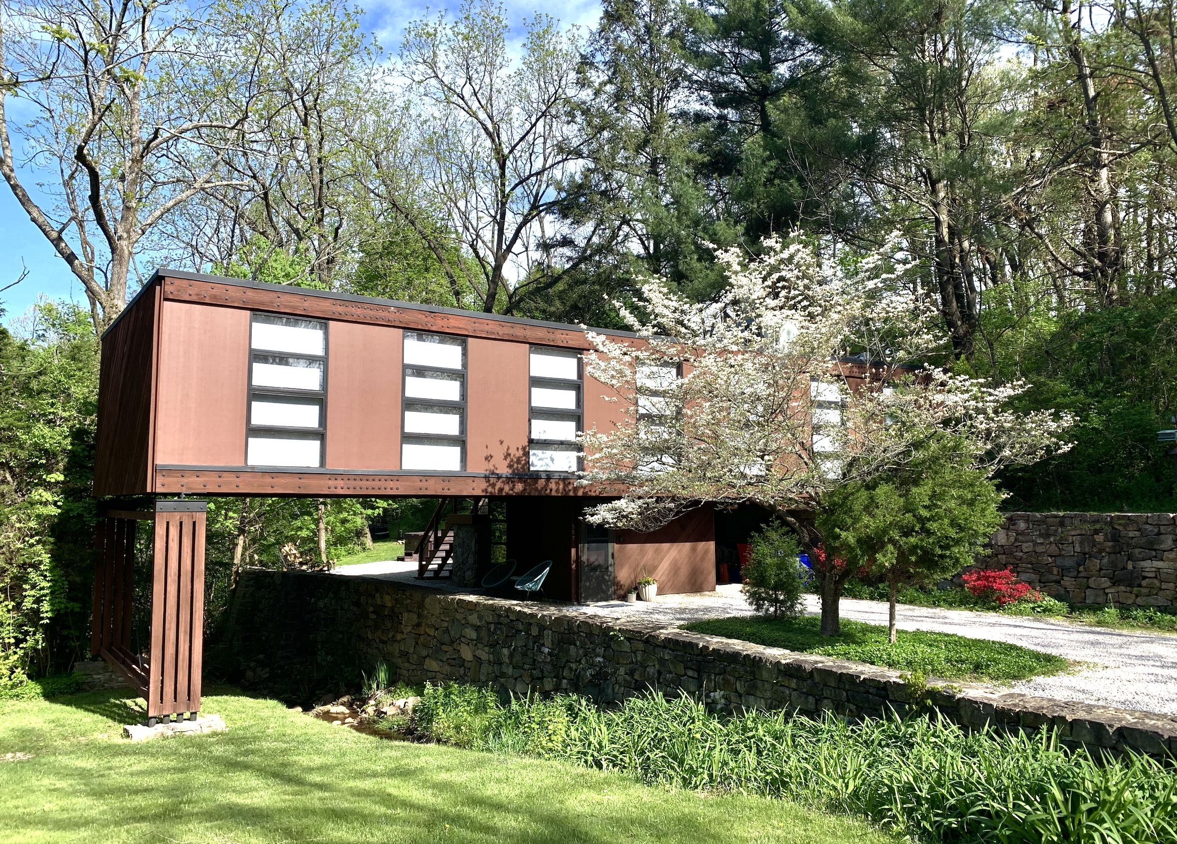 Mid Century Modern Getaway with outdoor Hot Tub